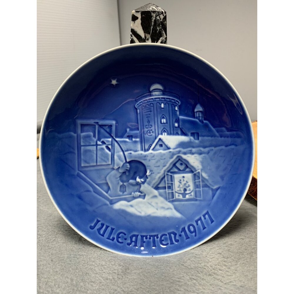 Bing & Grondahl 1977 Jule Aften Christmas Plate Porcelain Copenhagen Denmark